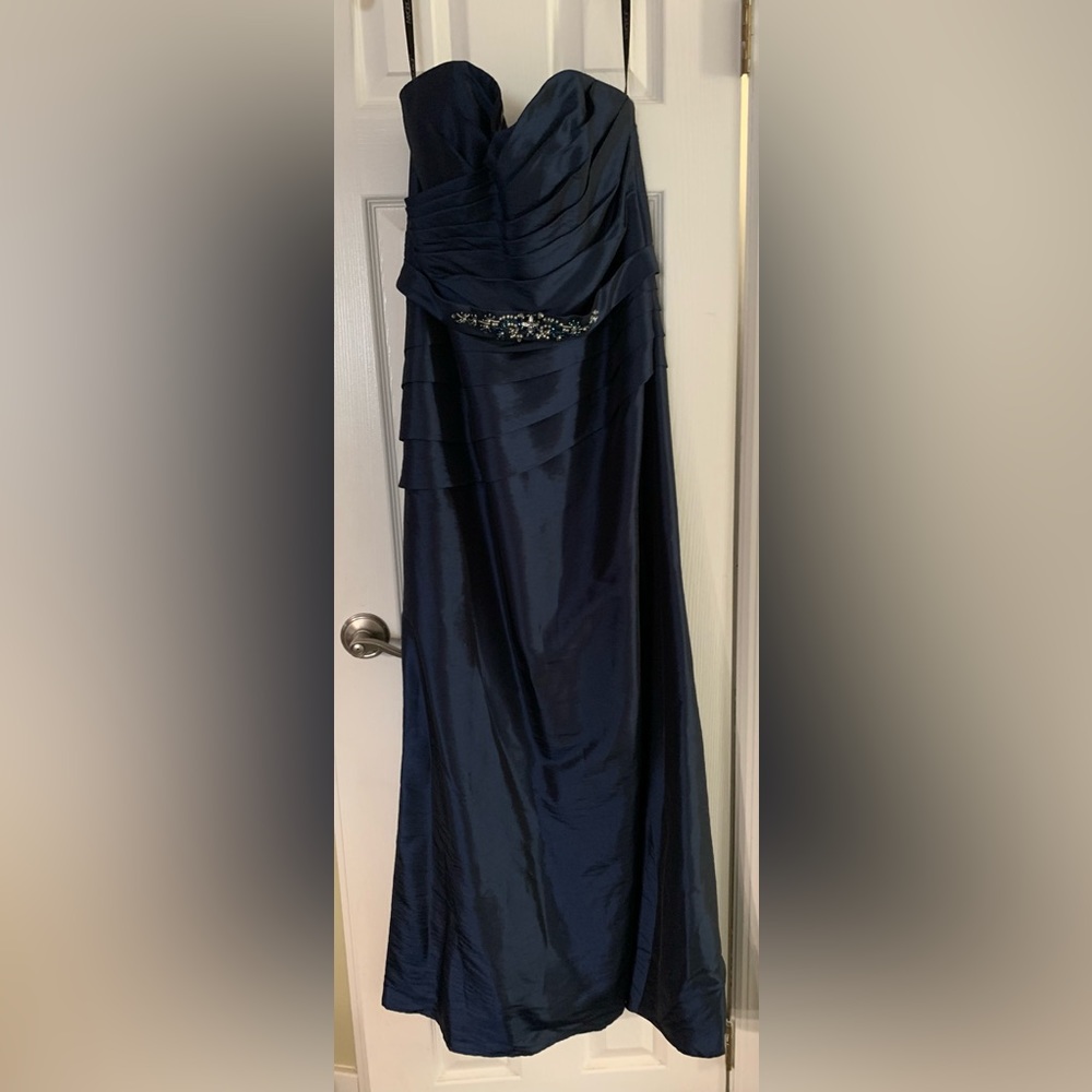 Jordan bridesmaid strapless sweetheart neck Dress in Navy